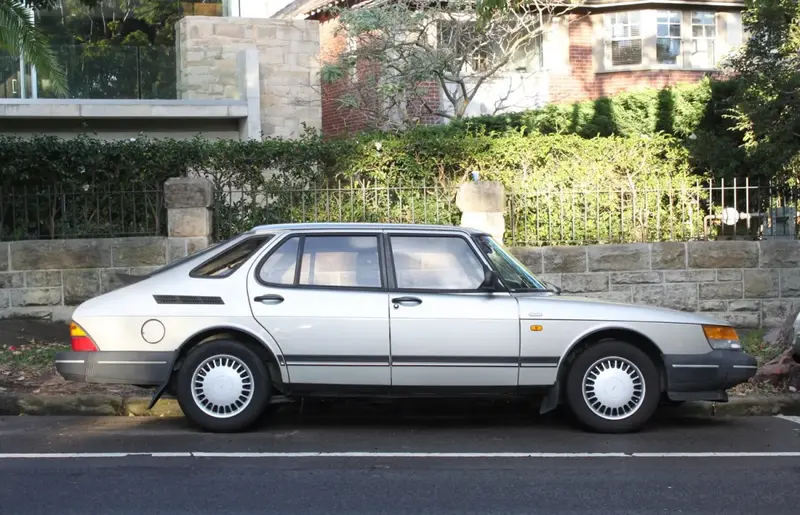 Saab 900 - 4
