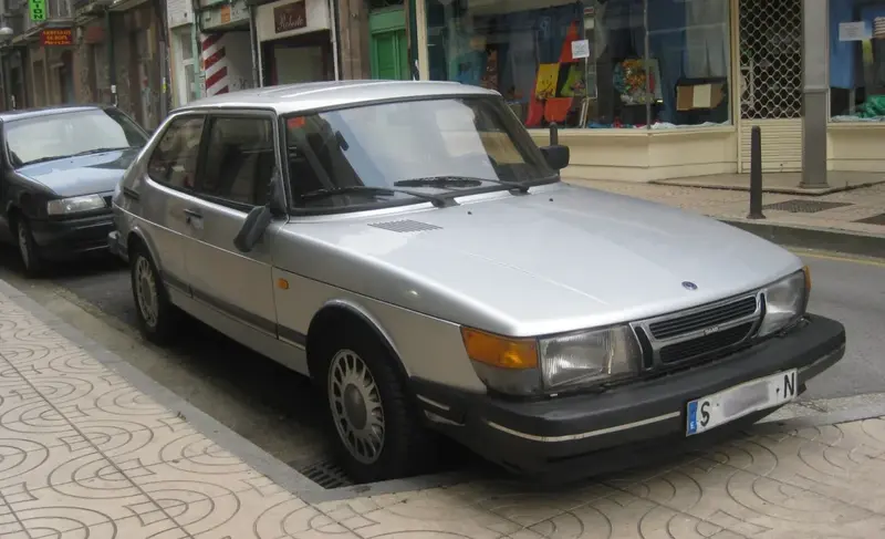 Saab 900 - 4