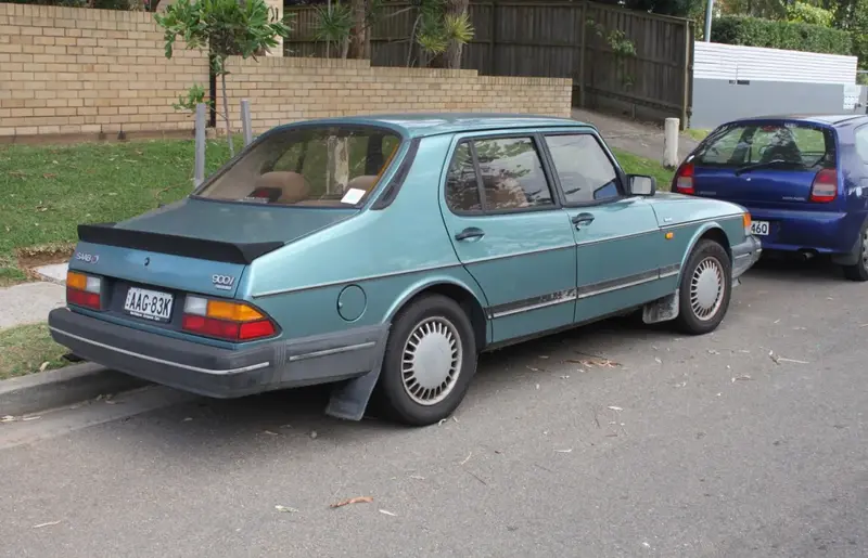 Saab 900 - 4