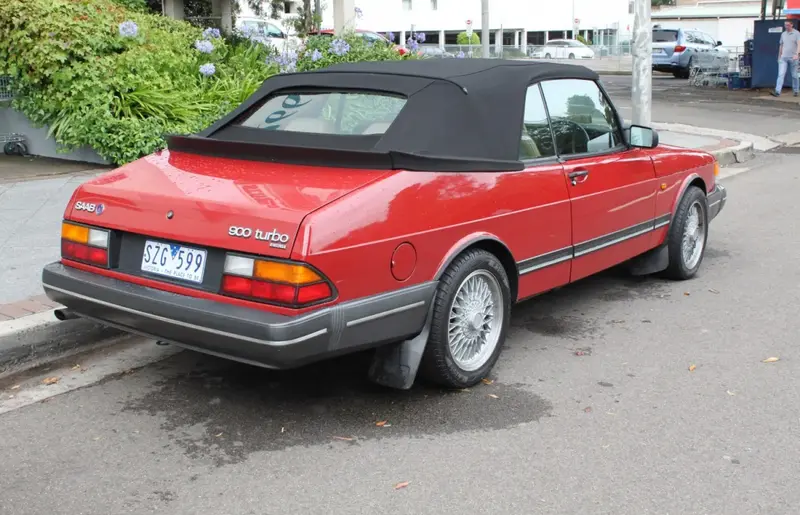 Saab 900 - 4