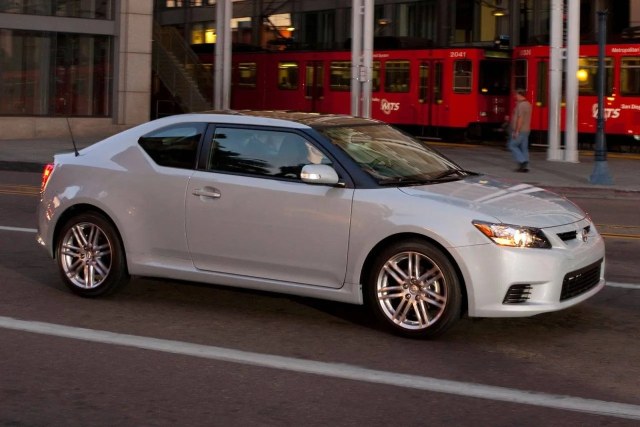 Scion tC tC II (facelift 2013)