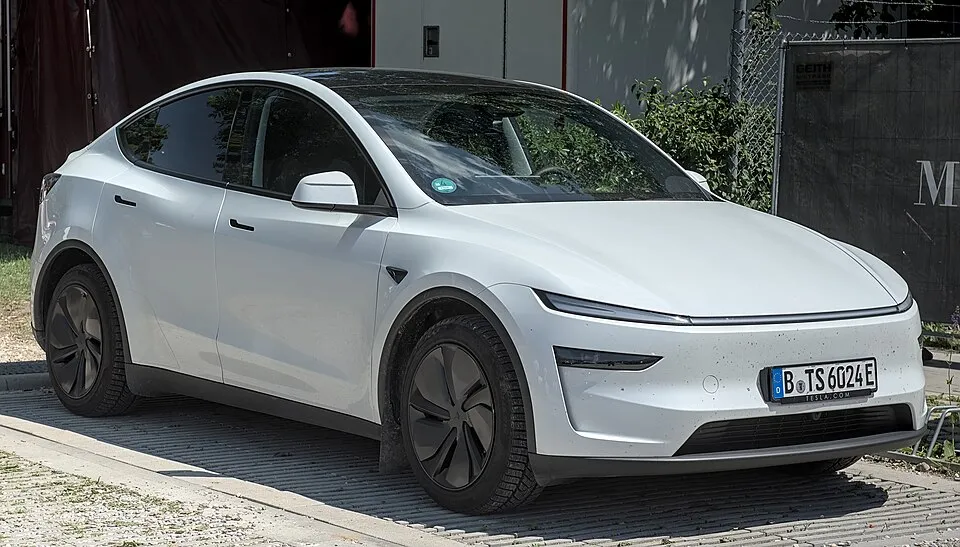 Tesla Model Y - 3