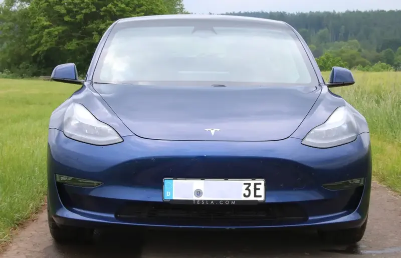 Tesla Model 3 - 3
