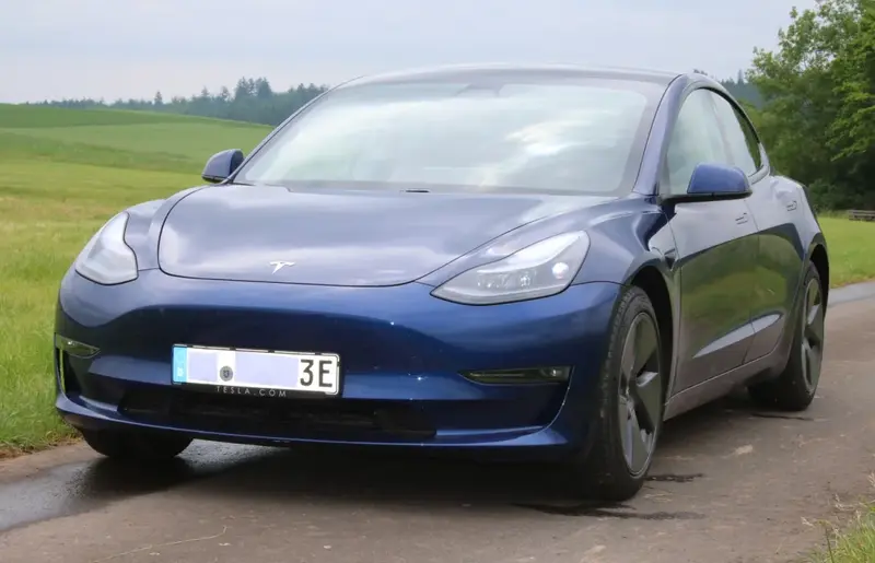 Tesla Model 3 - 4