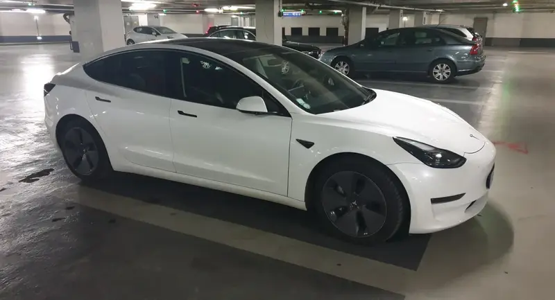 Tesla Model 3 - 5