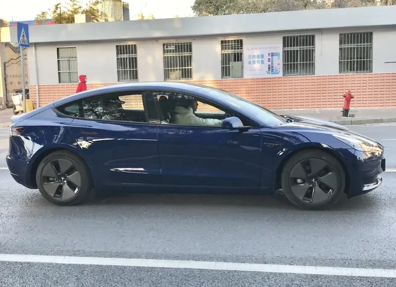 Tesla Model 3 - 6