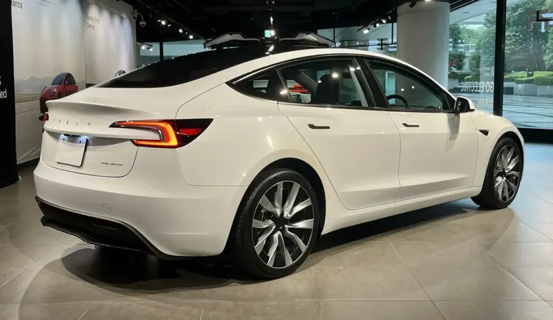 Tesla Model 3 - 2