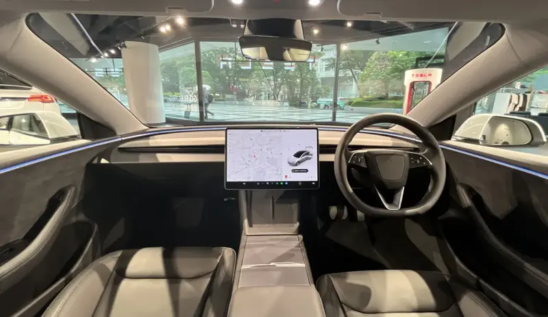 Tesla Model 3 - 3