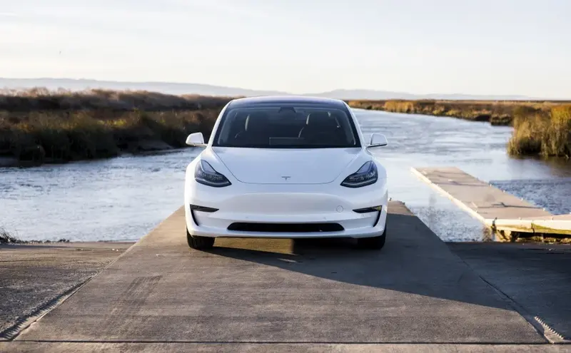 Tesla Model 3 - 2