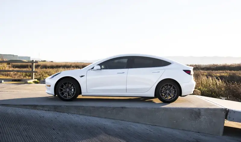 Tesla Model 3 - 3