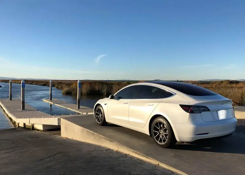 Tesla Model 3 - 4