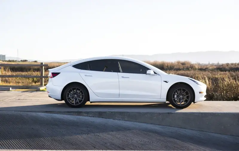 Tesla Model 3 - 5