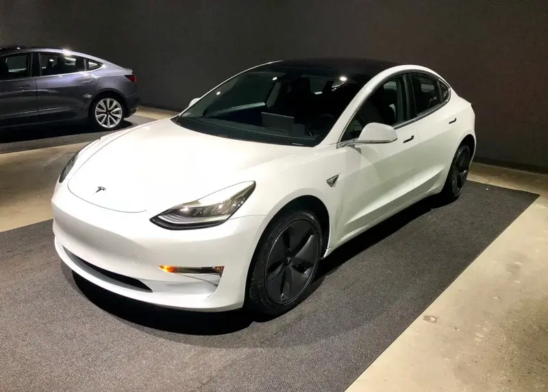 Tesla Model 3 - 6