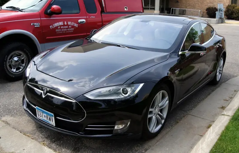Tesla Model S - 5
