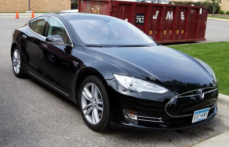 Tesla Model S - 6