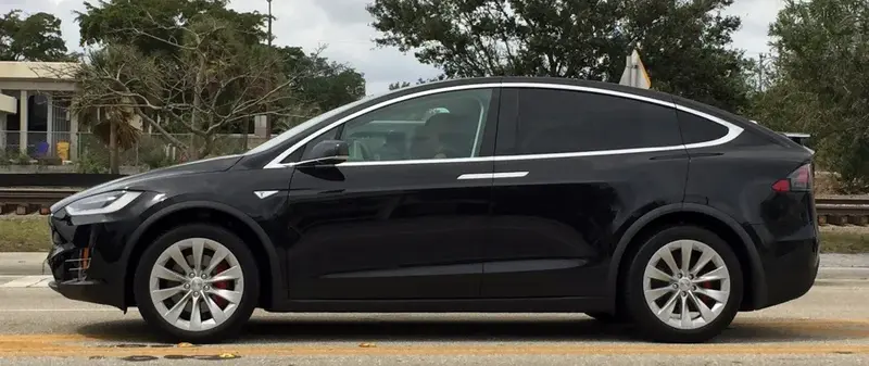 Tesla Model X - 3