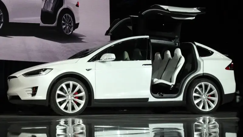 Tesla Model X - 4