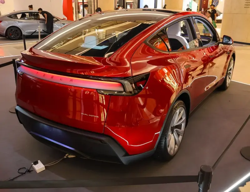 Tesla Model Y - 2