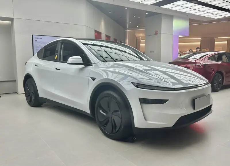 Tesla Model Y - 4