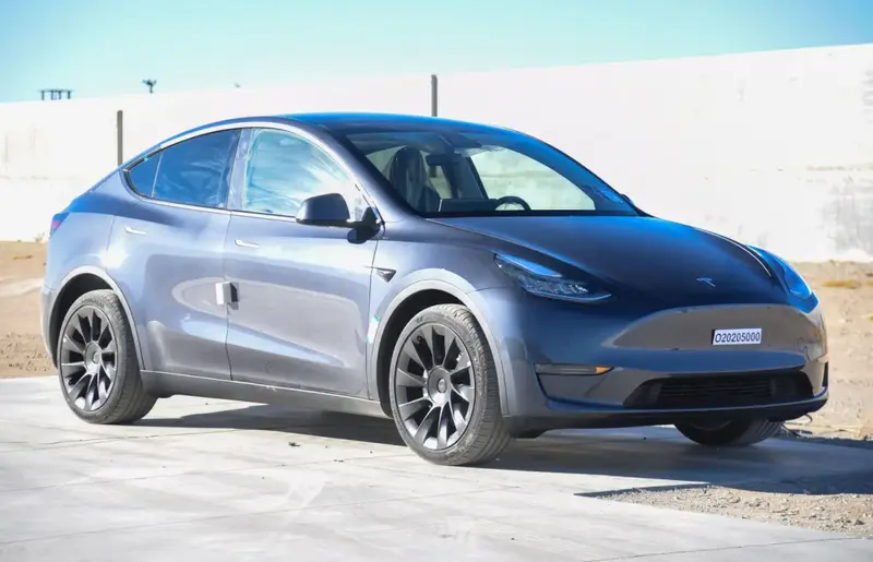 Tesla Model Y - 1