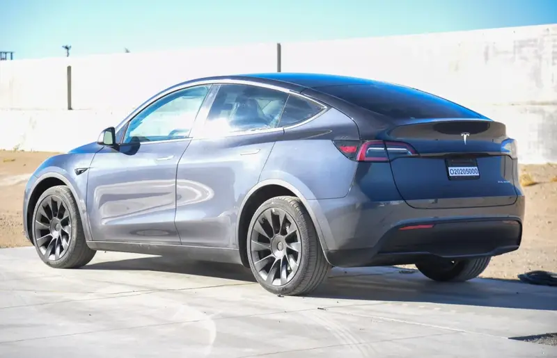 Tesla Model Y - 2