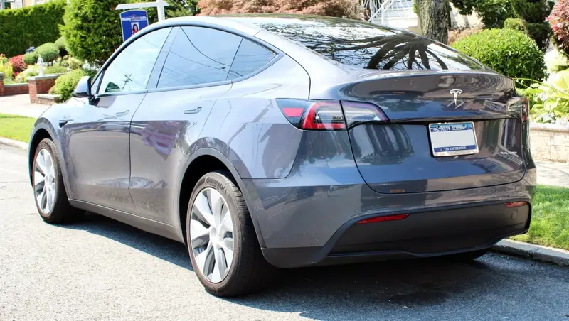Tesla Model Y - 4
