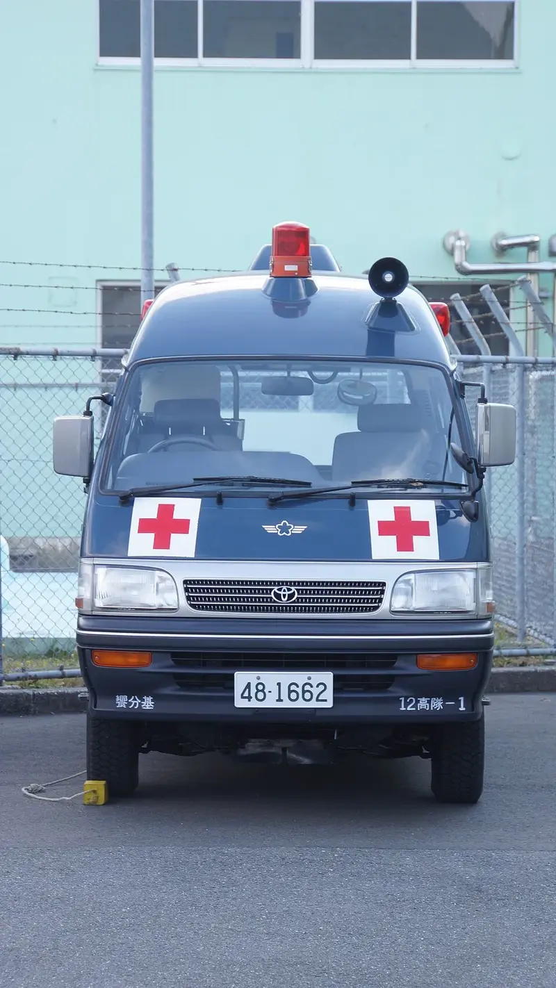 Toyota Regius Ace - 2