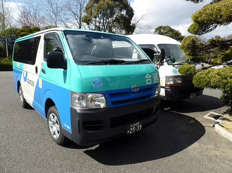 Toyota Regius Ace - 4