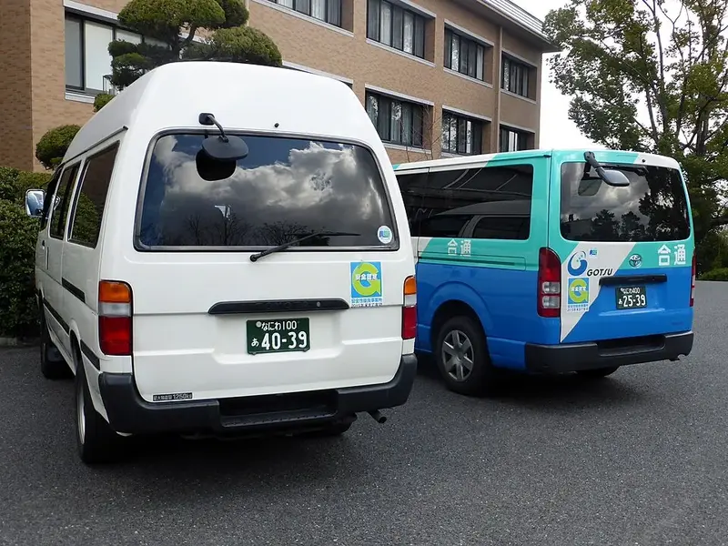 Toyota Regius Ace - 5