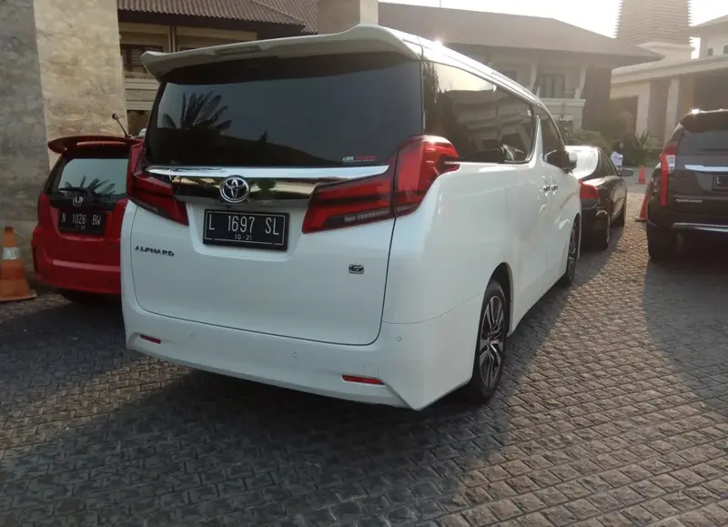 Toyota Alphard - 2