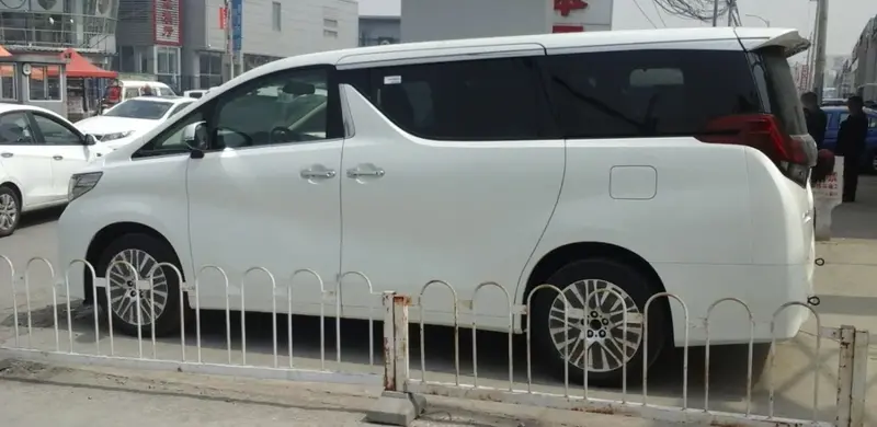 Toyota Alphard - 5