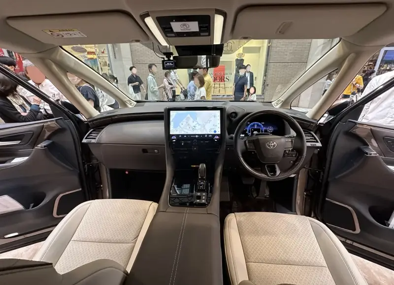 Toyota Alphard - 3