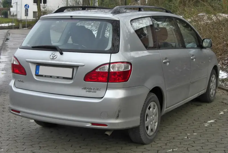 Toyota Avensis Verso - 2