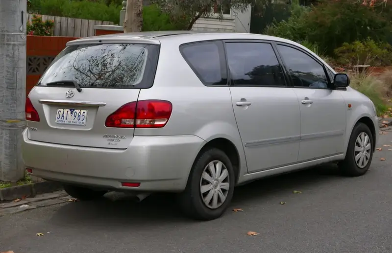 Toyota Avensis Verso - 2