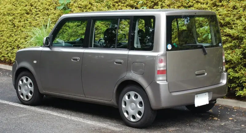Toyota bB - 2