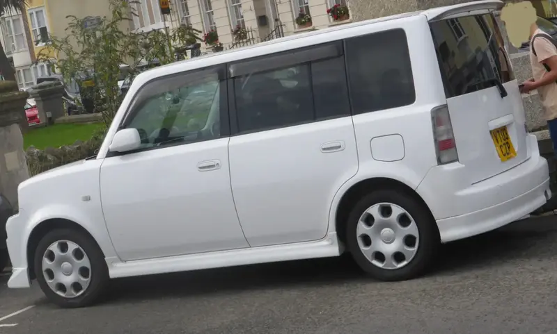 Toyota bB - 4