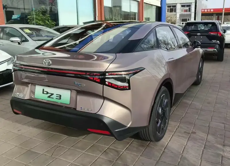 Toyota bZ3 bZ3 49.92 kWh (184 bg) Electric - görsel 2