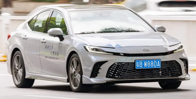 Toyota Camry Camry IX (XV80)