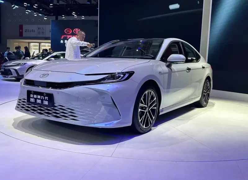 Toyota Camry - 3