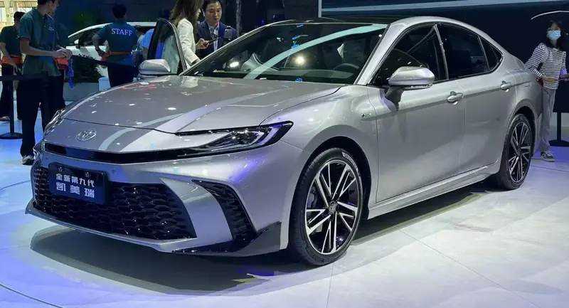 Toyota Camry - 4