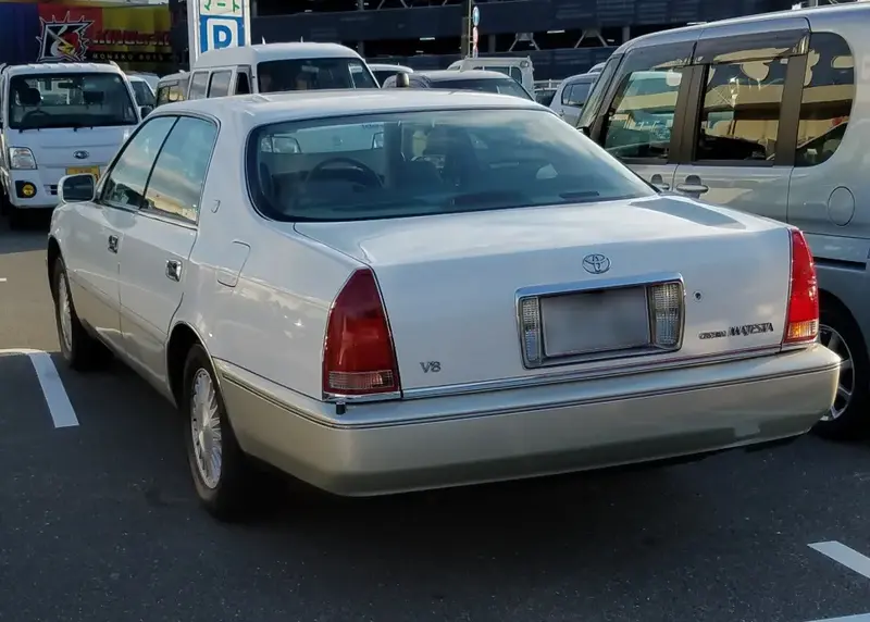 Toyota Crown Majesta - 2