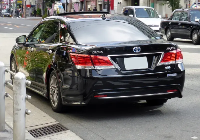 Toyota Crown Majesta - 2