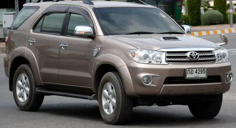 Toyota Fortuner - 4