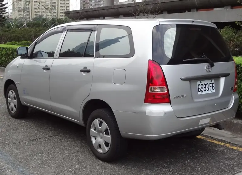 Toyota Innova - 2