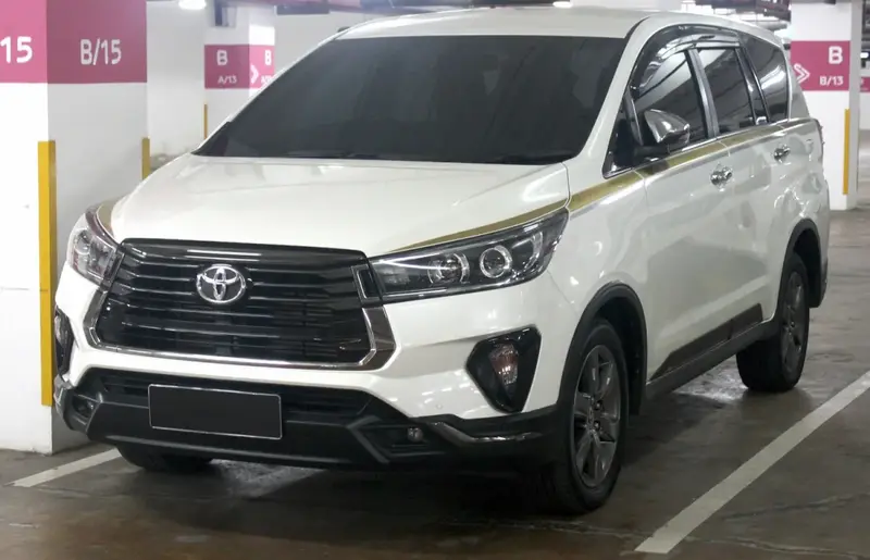 Toyota Innova - 3