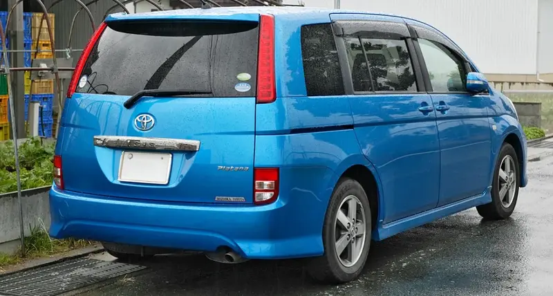 Toyota ISis - 3