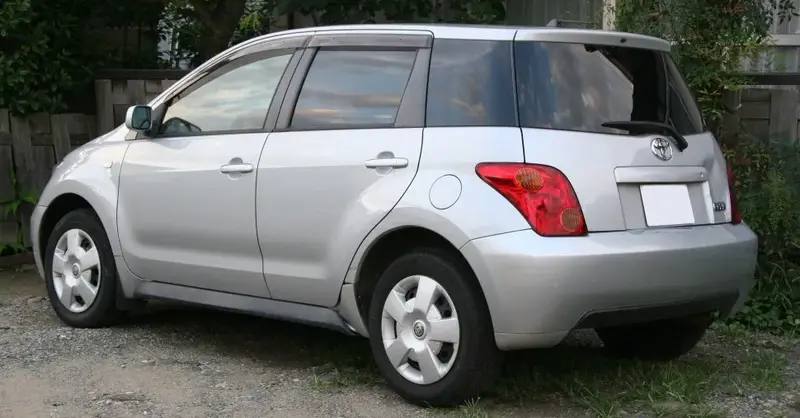 Toyota Ist - 2