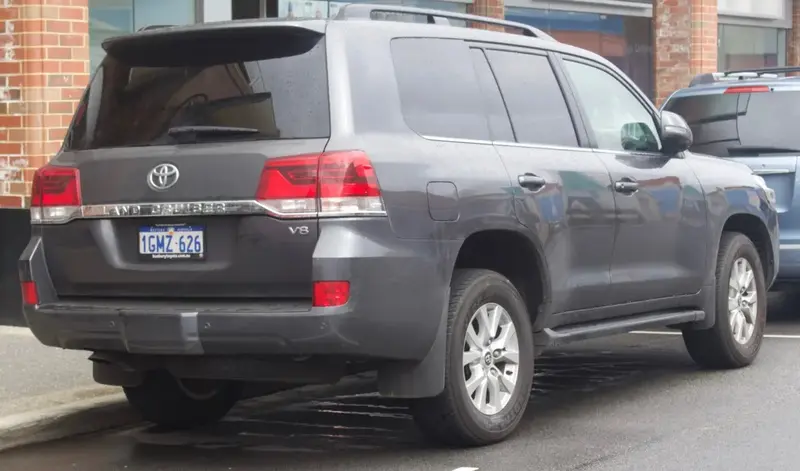 Toyota Land Cruiser - 2