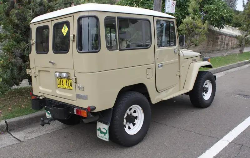 Toyota Land Cruiser - 2