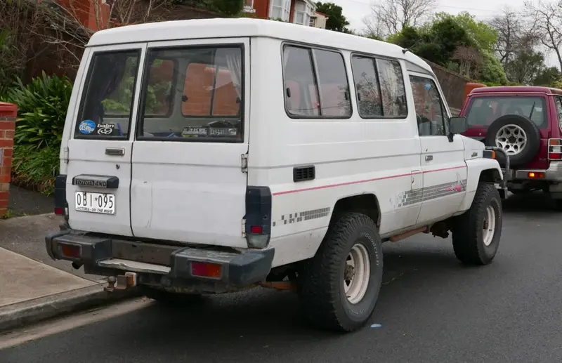 Toyota Land Cruiser - 4